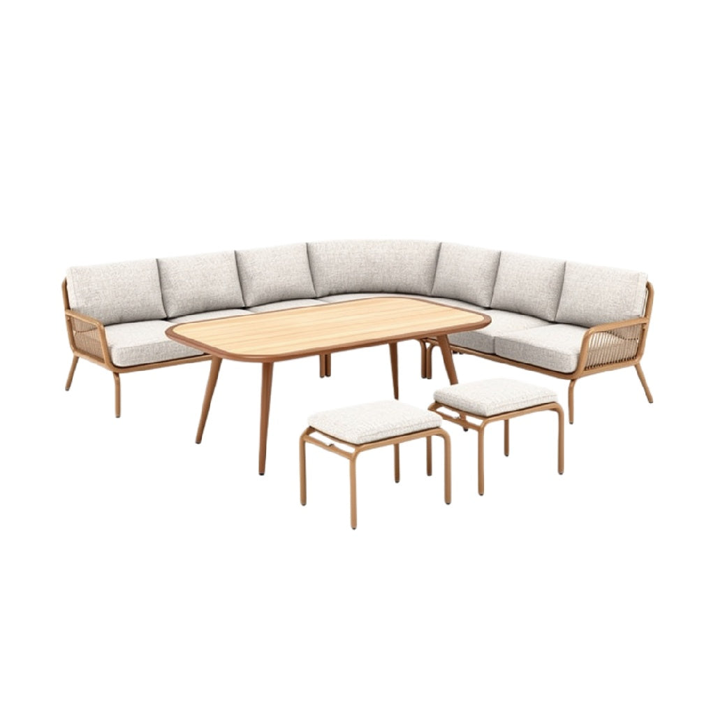 Moderne buitenloungebank met tafels en kussens